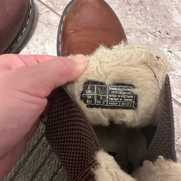 Doc Martens Leonore Chelsea Boots w/faux fur lining - Picture 7 of 7